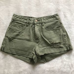 Bullhead denim shorts.